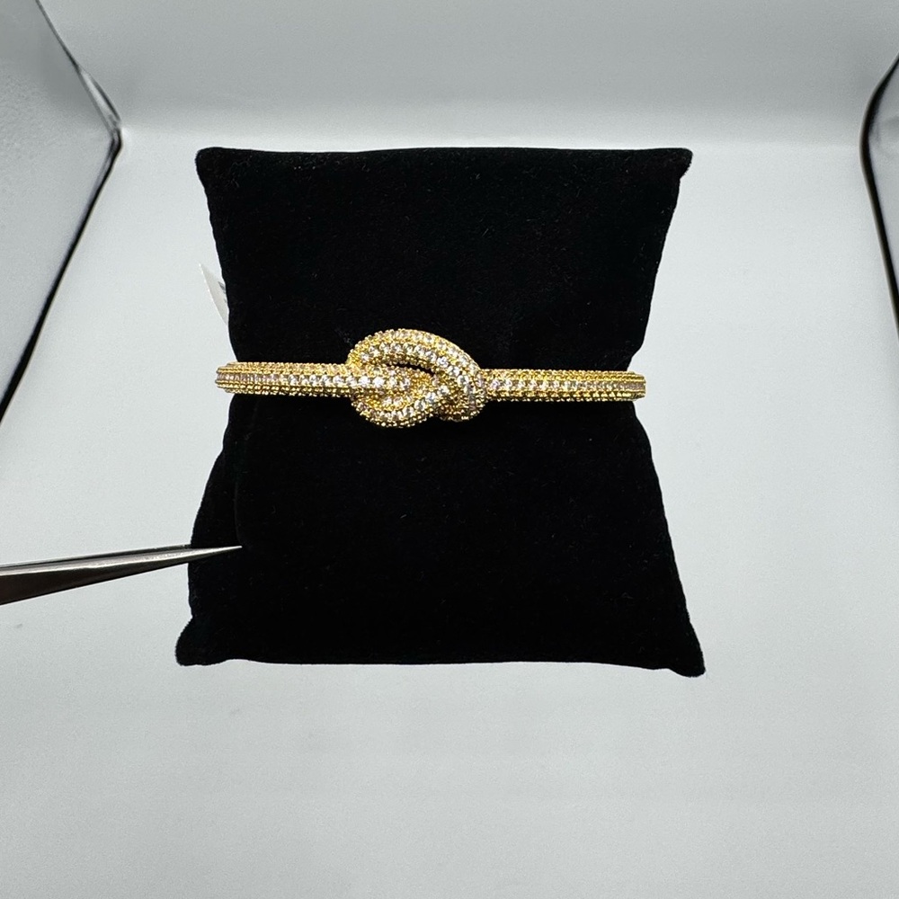 18k 3ct Knot Bangle - Picture 10 of 10